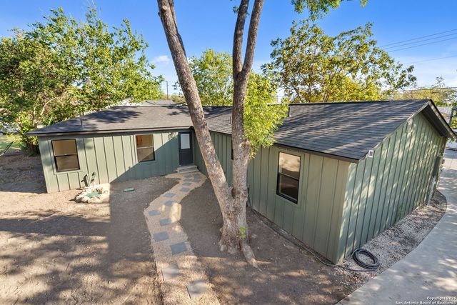 1264 S Academy Ave, New Braunfels, TX 78130