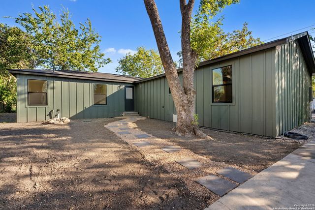 1264 S Academy Ave, New Braunfels, TX 78130
