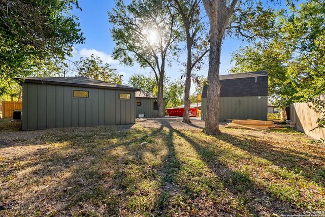1264 S Academy Ave, New Braunfels, TX 78130