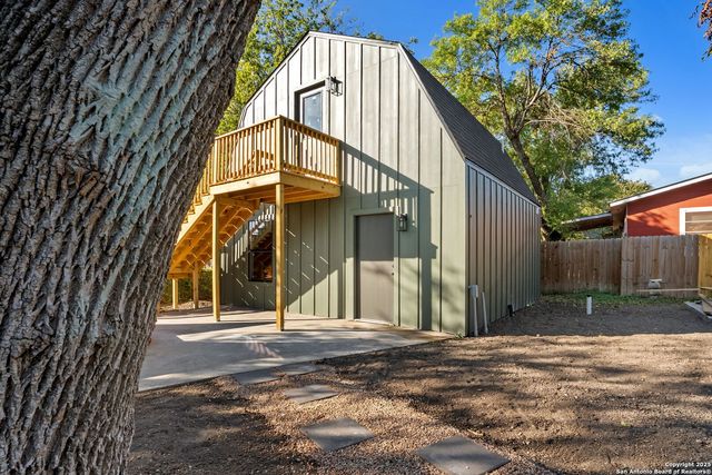 1264 S Academy Ave, New Braunfels, TX 78130