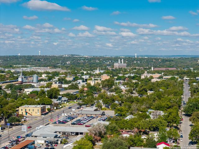 1264 S Academy Ave, New Braunfels, TX 78130