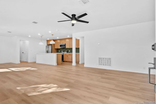1264 S Academy Ave, New Braunfels, TX 78130