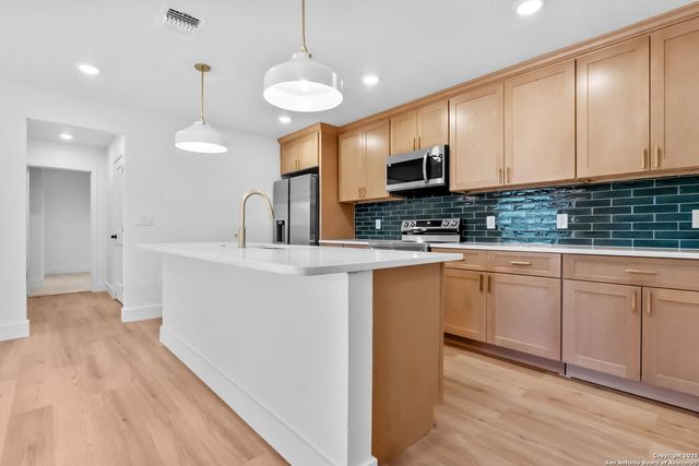 1264 S Academy Ave, New Braunfels, TX 78130
