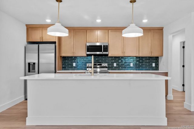 1264 S Academy Ave, New Braunfels, TX 78130