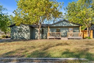 1264 S Academy Ave, New Braunfels, TX 78130