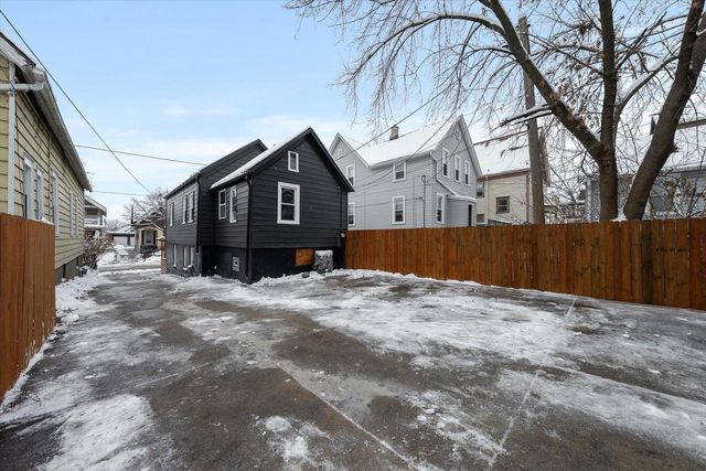 1850 N Warren AVENUE, Milwaukee, WI 53202