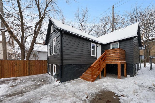 1850 N Warren AVENUE, Milwaukee, WI 53202