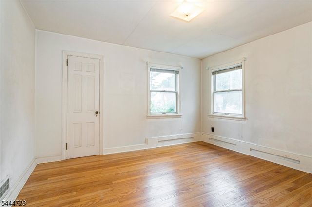 19 E Amsterdam Ave, Fair Lawn Boro, NJ 07410