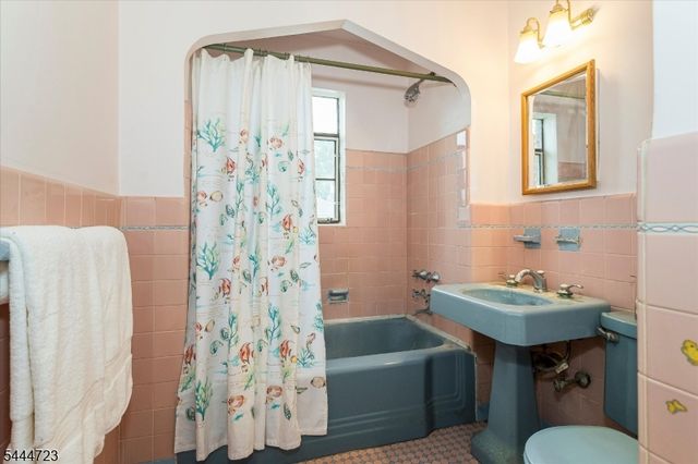 19 E Amsterdam Ave, Fair Lawn Boro, NJ 07410
