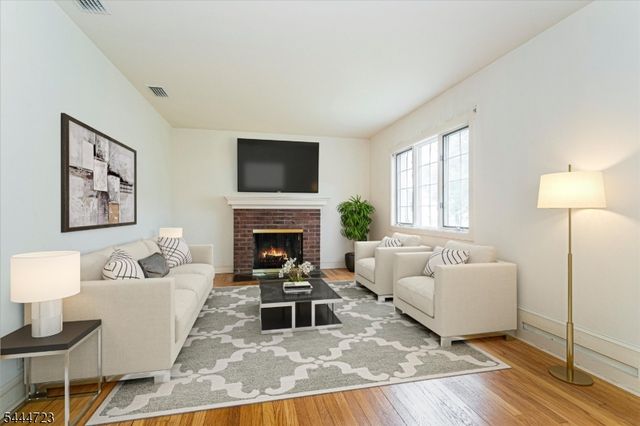 19 E Amsterdam Ave, Fair Lawn Boro, NJ 07410