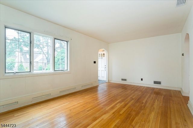 19 E Amsterdam Ave, Fair Lawn Boro, NJ 07410