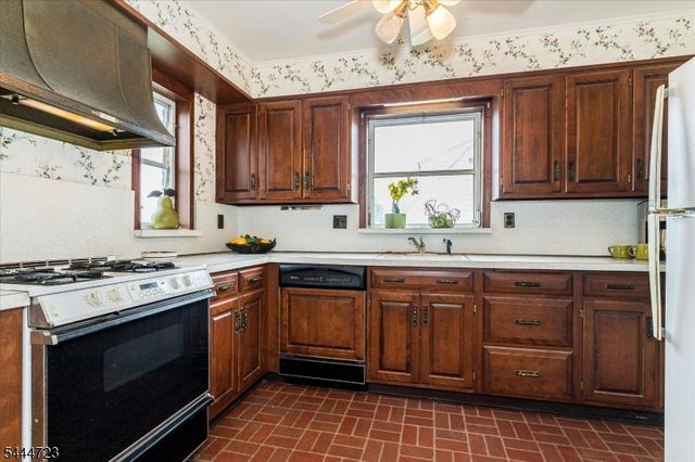 19 E Amsterdam Ave, Fair Lawn Boro, NJ 07410
