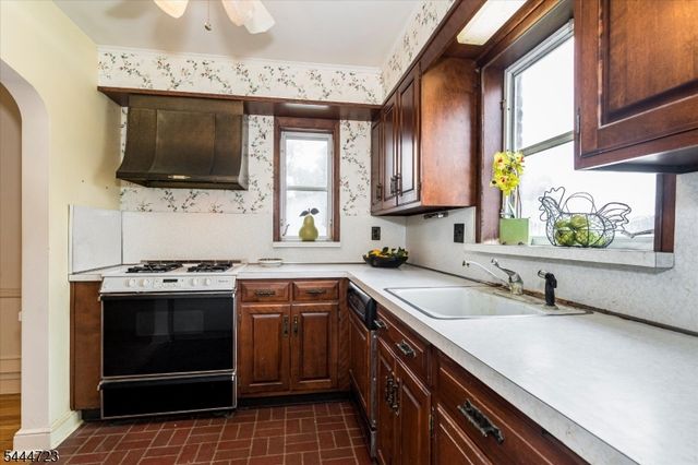 19 E Amsterdam Ave, Fair Lawn Boro, NJ 07410