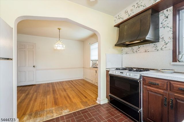 19 E Amsterdam Ave, Fair Lawn Boro, NJ 07410