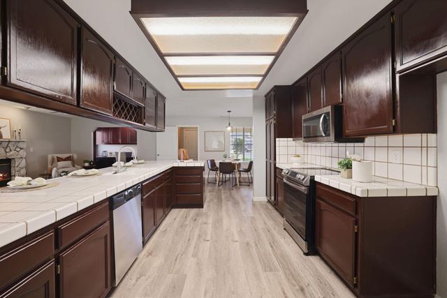 924 East Milgeo Avnue, Ripon, CA 95366