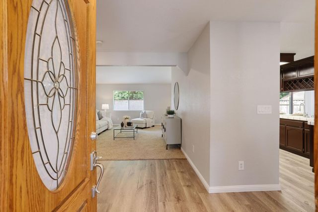 924 East Milgeo Avnue, Ripon, CA 95366