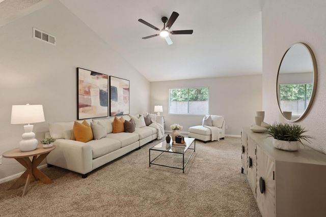 924 East Milgeo Avnue, Ripon, CA 95366