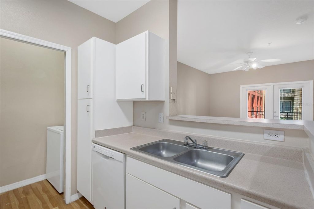 Image 5 of property listing at 1810 E PALM AVENUE 5205, Tampa, FL 33605