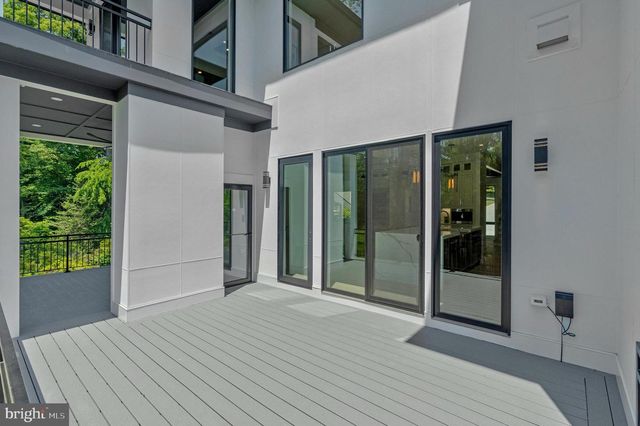 1434 WAGGAMAN CIR, Mclean, VA 22101