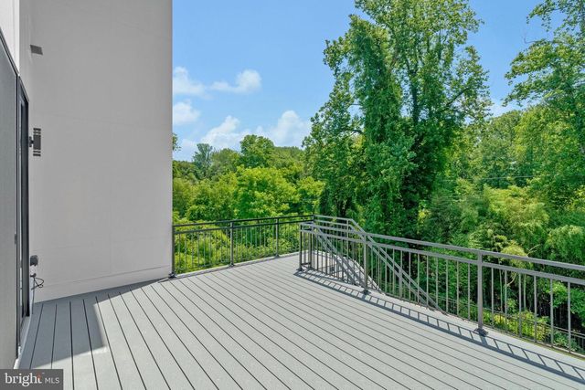 1434 WAGGAMAN CIR, Mclean, VA 22101