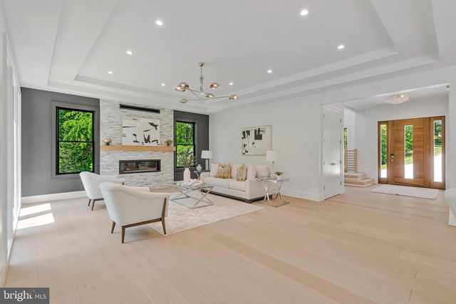 1434 WAGGAMAN CIR, Mclean, VA 22101