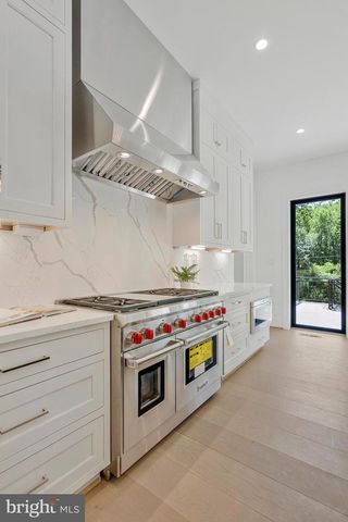 1434 WAGGAMAN CIR, Mclean, VA 22101