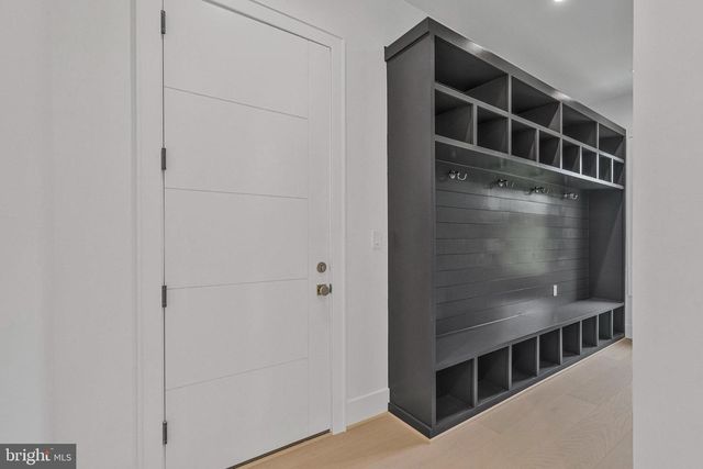 1434 WAGGAMAN CIR, Mclean, VA 22101