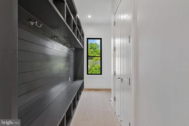 1434 WAGGAMAN CIR, Mclean, VA 22101