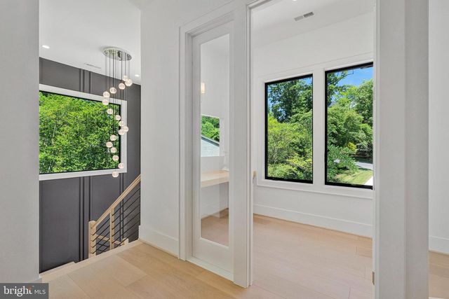 1434 WAGGAMAN CIR, Mclean, VA 22101