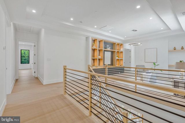 1434 WAGGAMAN CIR, Mclean, VA 22101