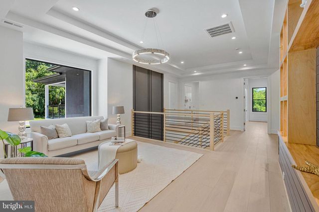 1434 WAGGAMAN CIR, Mclean, VA 22101