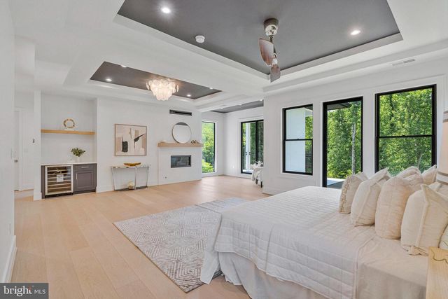 1434 WAGGAMAN CIR, Mclean, VA 22101