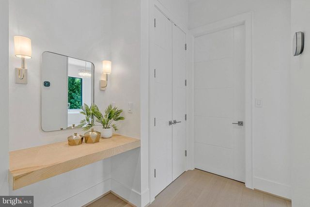 1434 WAGGAMAN CIR, Mclean, VA 22101