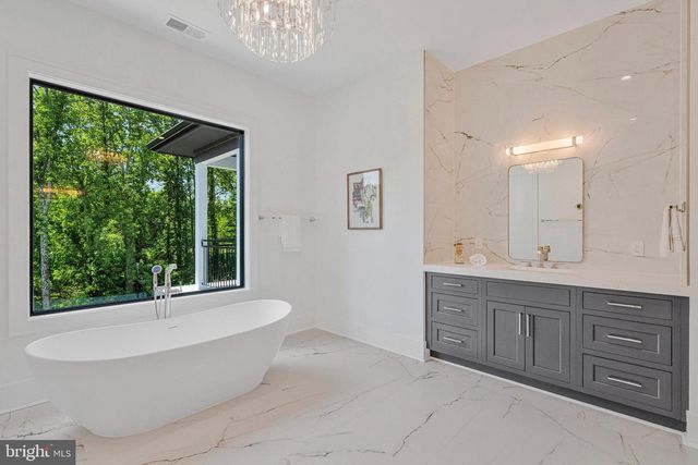 1434 WAGGAMAN CIR, Mclean, VA 22101