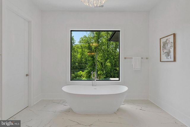 1434 WAGGAMAN CIR, Mclean, VA 22101