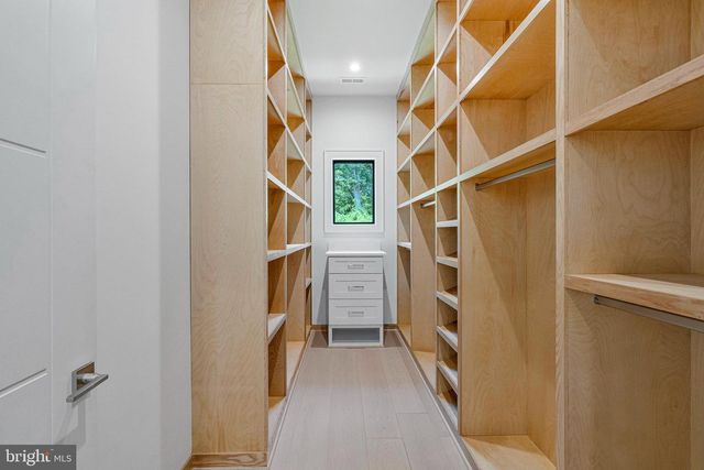 1434 WAGGAMAN CIR, Mclean, VA 22101