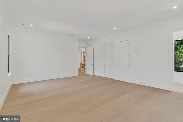 1434 WAGGAMAN CIR, Mclean, VA 22101