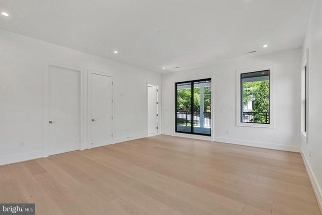 1434 WAGGAMAN CIR, Mclean, VA 22101