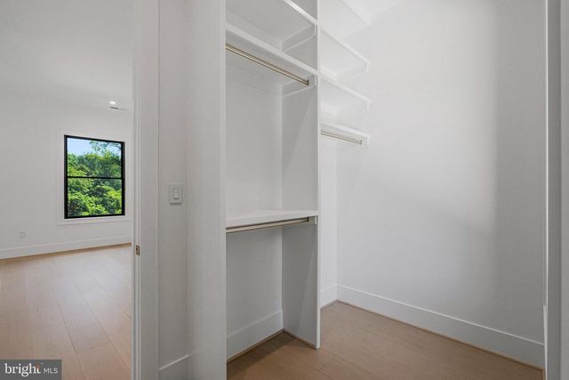 1434 WAGGAMAN CIR, Mclean, VA 22101