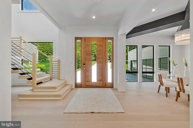 1434 WAGGAMAN CIR, Mclean, VA 22101