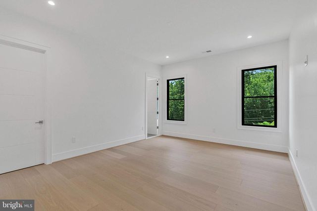 1434 WAGGAMAN CIR, Mclean, VA 22101