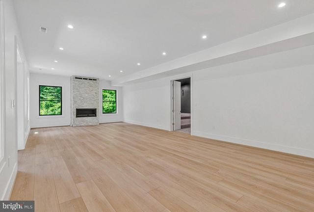 1434 WAGGAMAN CIR, Mclean, VA 22101