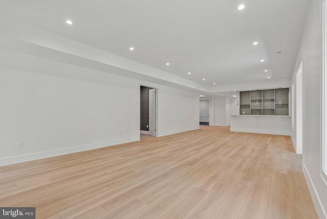 1434 WAGGAMAN CIR, Mclean, VA 22101