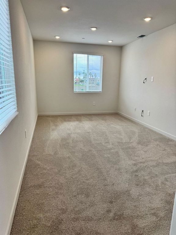 Image 9 of property listing at 305 305 Hanson Lane, Brentwood, CA 94513