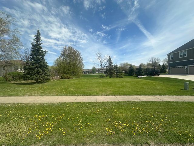 14487 Wilds Parkway NW, Prior Lake, MN 55372