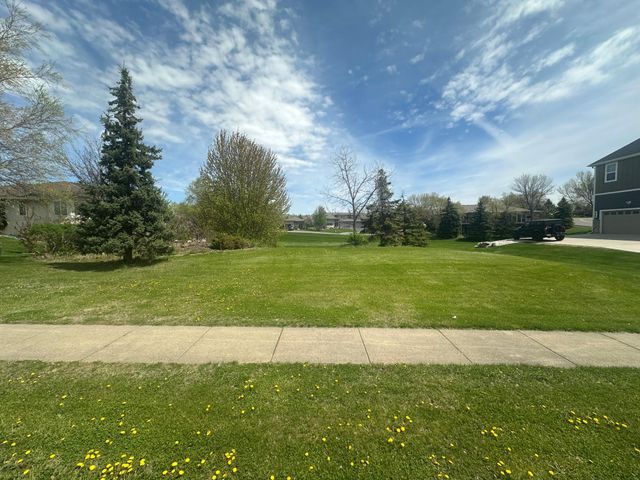 14487 Wilds Parkway NW, Prior Lake, MN 55372