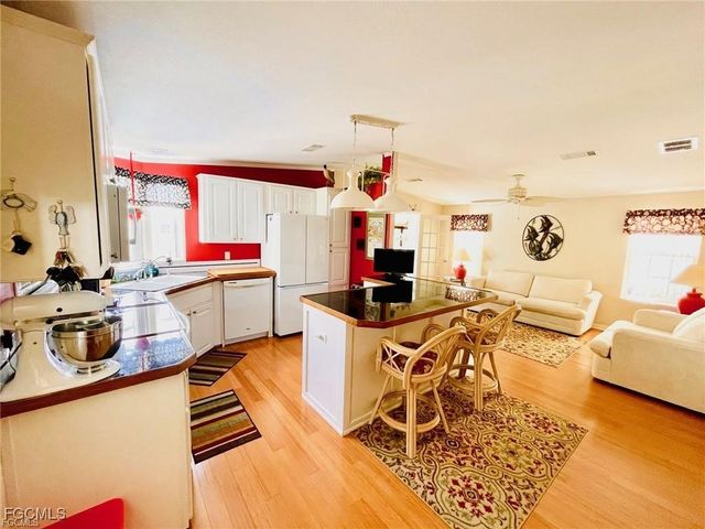 3064 Sloop LN, St James City, FL 33956