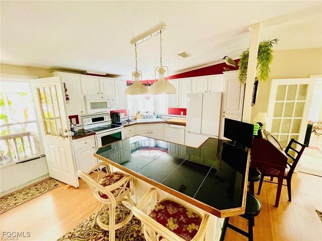 3064 Sloop LN, St James City, FL 33956