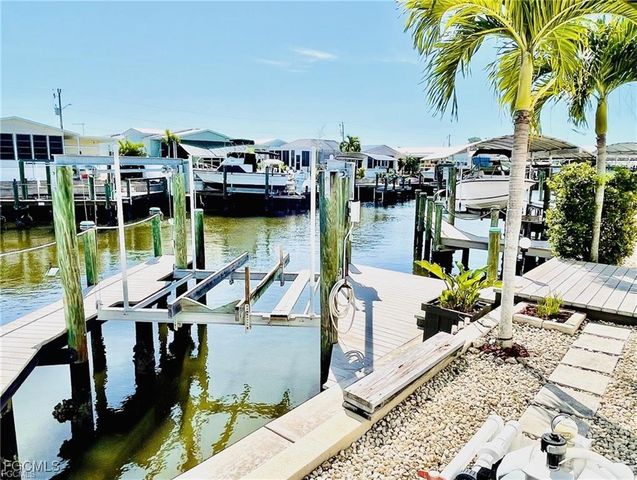 3064 Sloop LN, St James City, FL 33956