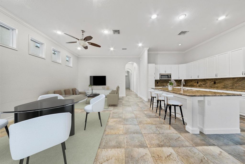 Image 4 of property listing at 12520 NW 79th Manor, Parkland, FL 33076